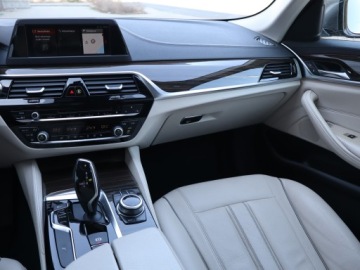 BMW Seria 5 F10-F11 Touring Facelifting 520d 190KM 2017 BMW 5 520d xDrive, Salon Polska, Serwis ASO, zdjęcie 7