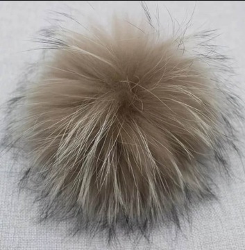 Duży pompon z jenota naturalnego do czapki KHAKI