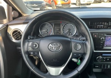Toyota Auris I Hatchback 3d Facelifting 1.6 Valvematic 132KM 2013 Toyota Auris nawigacja, kamera cofania 1.6 Benzyna 132KM, zdjęcie 18