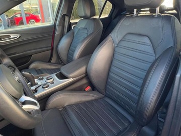 Alfa Romeo Giulia II Sedan Facelifting 2023 2.0 GME Turbo 280KM 2025 ALFA ROMEO Giulia Turbo Veloce Q4 Sedan 2.0 (280KM) 2025, zdjęcie 7