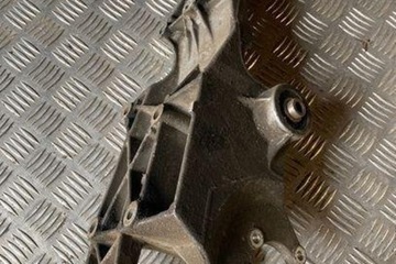 UCHYCENÍ DRŽÁKY KOMPRESORU KLIMATIZACE VW PASSAT B5 (3B2) 06B903143K 2.0L