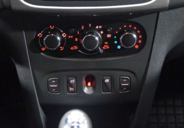Dacia Sandero II Stepway TCe  90KM 2016 Dacia Sandero 0.9 Benzyna_ 90KM_Klimatyzacja_Nawigacja_ Benzyna 90KM, zdjęcie 12