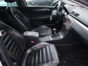 Volkswagen Passat B7 Variant 2.0 TDI CR DPF BlueMotion 140KM 2011 VW Passat 2.0 TDI, Salon Polska, Navi, Klima, zdjęcie 8