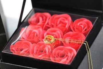 Premium WIECZNA RÓŻA w pudełku magia + NASZYJNIK Prezent + torebka Urodziny