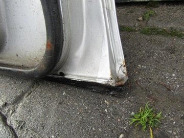 17 MERCEDES W210 95-02 DRZWI PRAWE PRZEDNIE PRAWY PRZOD SREBRNE 744