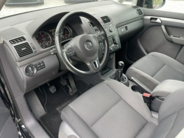 Volkswagen Touran II 1.6 TDI 105KM 2014 Volkswagen Touran 1.6 TDi 105KM 2014r. 7 osób, zdjęcie 9