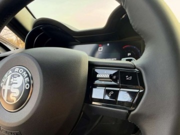 Alfa Romeo Junior SUV 1.2 Hybrid 145KM 2026 ALFA ROMEO Junior Ibrida Ti Suv 1.2 (145KM) 2026, zdjęcie 8