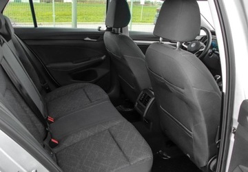 Volkswagen Golf VIII Hatchback 1.5 TSI EVO 130KM 2021 Volkswagen Golf 1.5 TSI 130KM Life Fotele Podgrzewane Czujniki Przod Tyl, zdjęcie 12