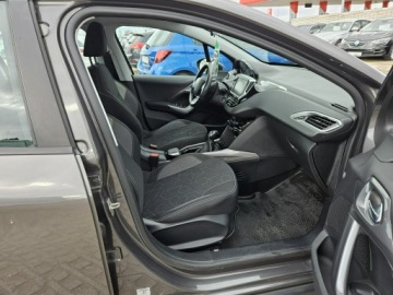 Peugeot 2008 I SUV Facelifting 1.2 PureTech 110KM 2018 Peugeot 2008 1,2benzyna 110KM salon polska navi, zdjęcie 9