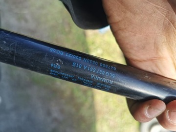 SKODA ENYAQ IV VZPĚRA/TLAKOVAČ KRYT KUFRU LEVÝ 5LG827551A