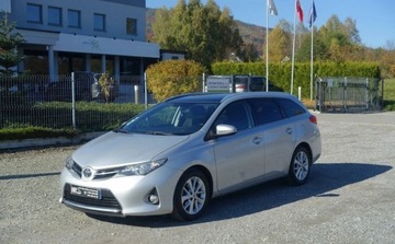 Toyota Auris II Touring Sports D-4D 90 90KM 2014 Toyota Auris 1.4D-4D 90KM 1wlascicel Bezwypadkowy Oryginalny przebieg Zero