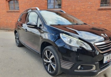 Peugeot 2008 I SUV 1.2 PureTech 110KM 2015 Peugeot 2008 Urban Cross LED Nawigacja GetHelp 1.2 Benzyna 110KM, zdjęcie 1