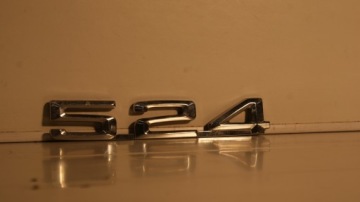 ЭМБЛЕМА BMW E28 524