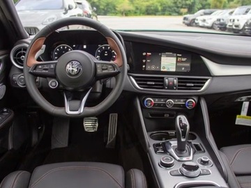 Alfa Romeo Giulia II Sedan Facelifting 2023 2.0 GME Turbo 280KM 2025 ALFA ROMEO Giulia Turbo Intensa Q4 Sedan 2.0 (280KM) 2025, zdjęcie 7