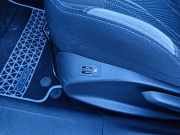 Peugeot 208 I Hatchback 3d 1.2 VTI 82KM 2012 Peugeot 208 Sliczny 1.2 benzyna 255tys km zarejestrowany Bogata wersja g, zdjęcie 13