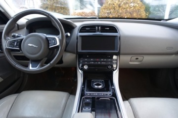 Jaguar XE Sedan 2.0 i4 200KM 2017 Jaguar XE Bezwypadek Salon PL 1rej. 2018 RWD 2.0 Benzyna, zdjęcie 12