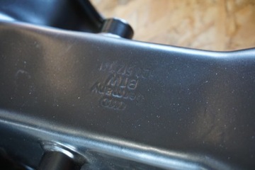 AUDI A4 B5 Крепление амортизатора верхнее гнездо сзади справа, сзади слева, ОРИГИНАЛ