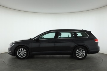 Volkswagen Passat B8 Variant 2.0 TDI BlueMotion SCR 150KM 2016 VW Passat 2.0 TDI, Automat, Navi, Klima, zdjęcie 2