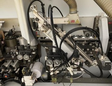 Кромкооблицовочный станок, предварительное фрезерование, обрезка углов