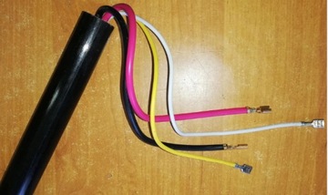 Подвесной электродвигатель с опорой на ножки
