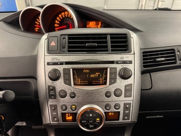 Toyota Verso Minivan 1.8 Valvematic 147KM 2010 Toyota Verso duze rodzinne 7osobowe przestronne auto w benzynie i automac, zdjęcie 28