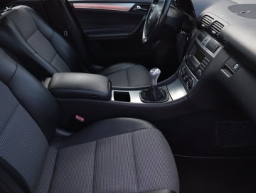 Mercedes Klasa C W203 Kombi T203 2.5 V6 (C 230) 204KM 2005 Mercedes C C 230 , Navi, Xenon, Klima, zdjęcie 8