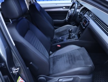 Volkswagen Passat B8 Variant 2.0 TDI BlueMotion SCR 150KM 2017 VW Passat 2.0 TDI, Salon Polska, 1. Właściciel, zdjęcie 8