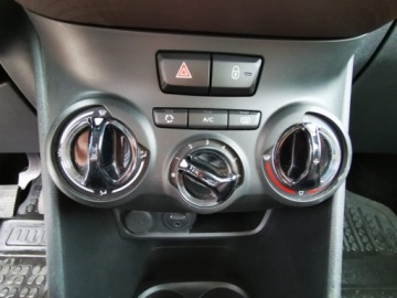 Peugeot 2008 I SUV Facelifting 1.2 PureTech 82KM 2016 PEUGEOT 2008 Salon PL, Bezwypadkowy, 1 Właściciel, Po wymianie rozrządu, zdjęcie 20