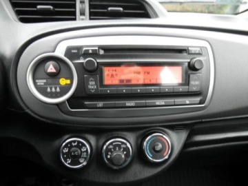 Toyota Yaris III Hatchback 5d 1.0 VVT-i 69KM 2012 Toyota Yaris Salon Polska Klimatyzacja Abs Wspomaganie BenzynaLPG 69KM, zdjęcie 25