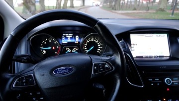 Ford Focus III Kombi Facelifting 2.0 TDCi 150KM 2016 .. Nawigacja .. Grzana Kierownica , Fotele i SZYBY .. Czujniki parkowania ., zdjęcie 31