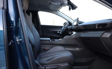 Peugeot 3008 II Plug-In Hybrid Facelifting 1.6 HYBRID 225KM 2021 Peugeot 3008 Peugeot 3008 225 e-EAT8 Allure Pack 1.6 Hybryda Plug-in 225KM, zdjęcie 26