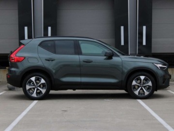 Volvo XC40 Crossover Facelifting 2.0 B4 197KM 2026 VOLVO XC40 B4 Ultra Dark Suv 2.0 (197KM) 2026, zdjęcie 4