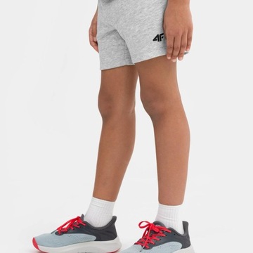 ДЕТСКИЕ ШОРТЫ ИЗ ХЛОПКОВОГО СПОТА 4F ДЛЯ МАЛЬЧИКОВ