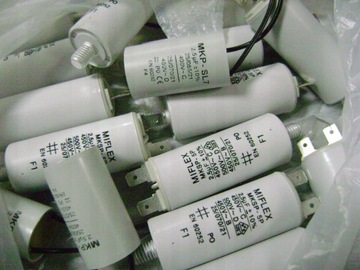 KONDENSATOR ROZRUCHOWY DO SILNIKA 2,5uF 450V PL