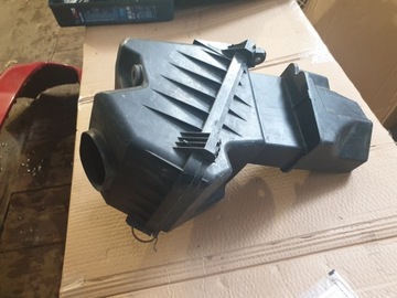 MITSUBISHI GALANT VIII 97-03 2.0 BENZ. POUZDRO FILTRU VZDUCHU