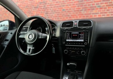 Volkswagen Golf VI Hatchback 5d 1.4 TSI 122KM 2009 Volkswagen Golf AUTOMAT DSG Hak Niski przebieg Warszawa 1.4 Benzyna 122KM, zdjęcie 5