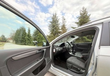 Volkswagen Passat B7 Variant 1.6 TDI CR DPF BlueMotion 105KM 2012 Volkswagen Passat Volkswagen Passat 1.6 TDI DPF BlueMot Highline 1.6 Diesel, zdjęcie 12