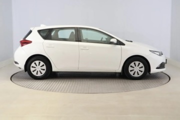 Toyota Auris II Hatchback 5d Facelifting 1.33 Dual VVT-i 99KM 2015 Toyota Auris 1.3 Dual VVT-i, Salon Polska, zdjęcie 5