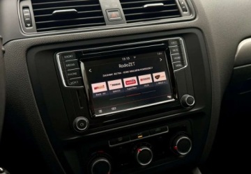 Volkswagen Jetta VI Sedan Facelifting 2.0 TDI 110KM 2016 Volkswagen Jetta Volkswagen Jetta 2.0 TDI DPF BMT Comfortline 2.0 Diesel, zdjęcie 12