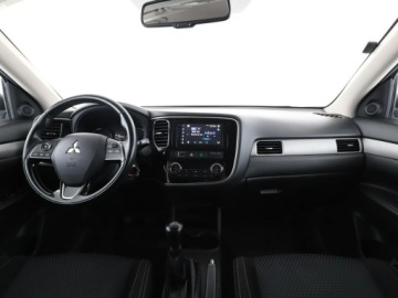 Mitsubishi Outlander III SUV Facelifting 2015 2.0 MIVEC 150KM 2016 Mitsubishi Outlander kamera hak grzane fotele, zdjęcie 14