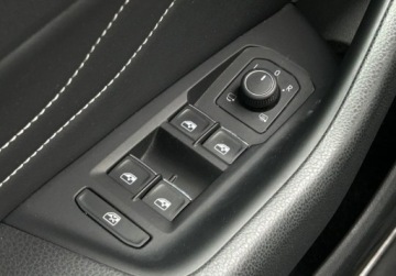 Volkswagen Arteon Fastback Facelifting 2.0 TSI 190KM 2021 Volkswagen Arteon Shooting Brake R-Line Pakiety, Podgrzewane 4 fotele, AC, zdjęcie 19