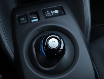 Nissan Leaf II Hatchback Elektryczny 40kWh 150KM 2021 Nissan Leaf 40 kWh, SoH 50%, Salon Polska, zdjęcie 17