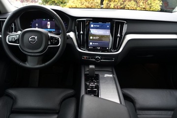 Volvo S60 III Sedan Facelifting 2.0 B5 250KM 2024 Volvo S60 Bezwypadek B5 AWD UltimateDark Kamera360 ACC R-Design FV23, zdjęcie 10