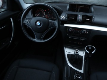 BMW Seria 1 F20-F21 2011 BMW 1 116i, Navi, Klima, Klimatronic, Tempomat, zdjęcie 6