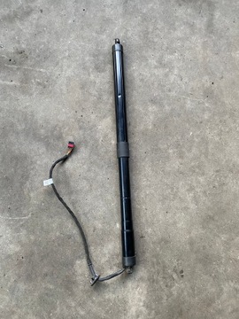 VW TOUAREG 7P SIŁOWNIK KLAPY 7P6827851D