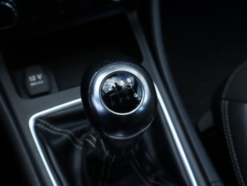 Mercedes Klasa A W176 Hatchback 5d 1.6 180 BlueEFFICIENCY 122KM 2013 Mercedes A A 180, Skóra, Xenon, Bi-Xenon, Klima, zdjęcie 15