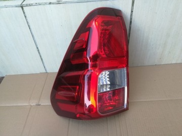 SVĚTLO ZADNÍ LEVÝ TOYOTA HILUX VIII 15-19 OE