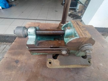 штатив для дрели – подставка с угловыми тисками