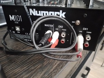 2 консоли Denon DN-S1000 1 микшер Numark M101