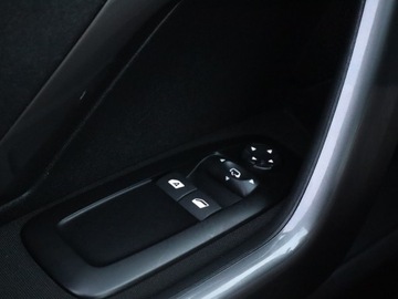 Peugeot 2008 I SUV Facelifting 1.2 PureTech 110KM 2017 Peugeot 2008 1.2 PureTech, Salon Polska, zdjęcie 15